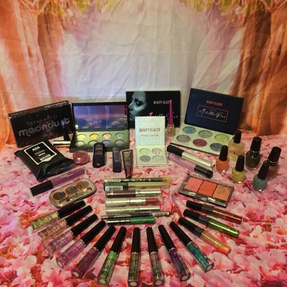 Brand new Makeup items gift box!!